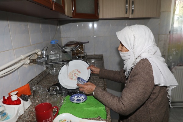 Foto - Makbule Teyze’nin derdine son verilmeli! 70 yaşında ama hiç yokmuş gibi