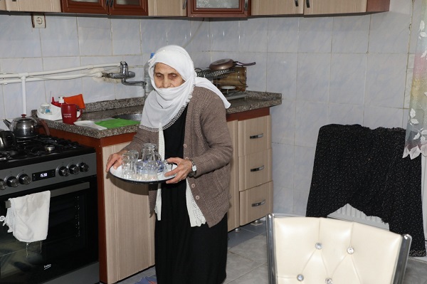 Foto - Makbule Teyze’nin derdine son verilmeli! 70 yaşında ama hiç yokmuş gibi