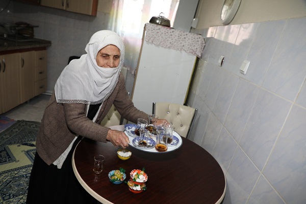 Foto - Makbule Teyze’nin derdine son verilmeli! 70 yaşında ama hiç yokmuş gibi