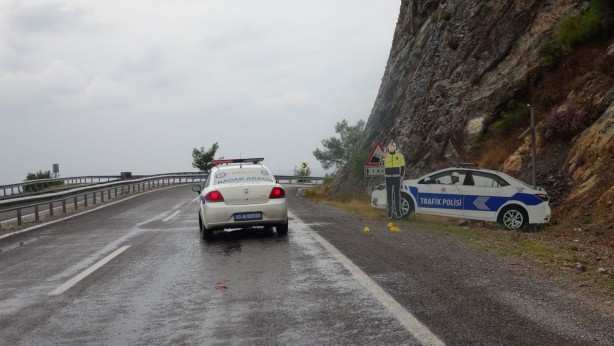Foto - Maket trafik polisine sakal bıyık çizip vurdular