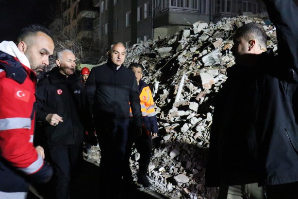 Foto - Malatya depreminde yıkılan Çeçen Apartmanı'ndan sevindiren haber!