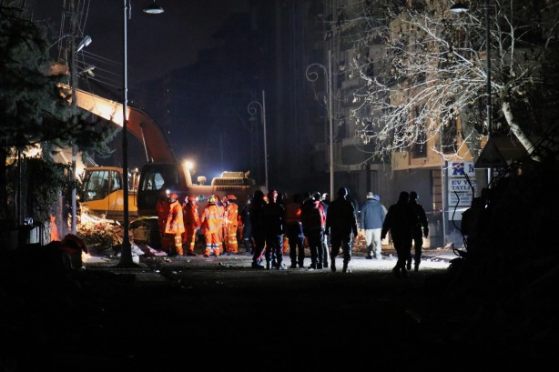 Foto - Malatya depreminde yıkılan Çeçen Apartmanı'ndan sevindiren haber!