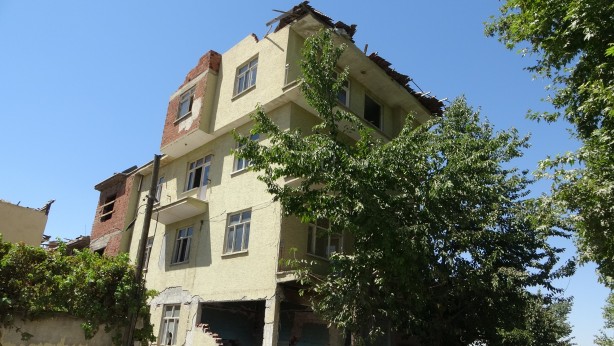 Foto - Malatya Yeşilyurt'ta ağır hasarlı bina eylemi!