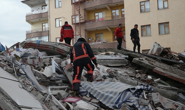 Foto - Malatya'da 5 katlı bina kendiliğinden yıkıldı