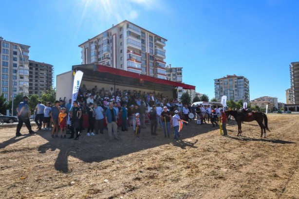 Foto - Malatya'da atlı cirit gösterisi