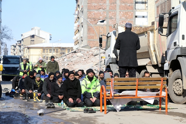 Foto - Malatya'da cuma namazı sırasında artçı sarsıntı