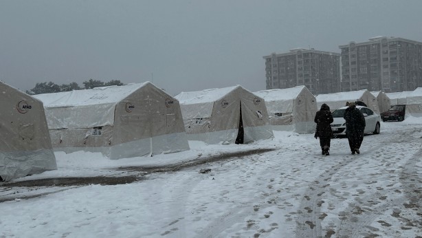 Malatya'da depremzedeler için çadır kuruluyor