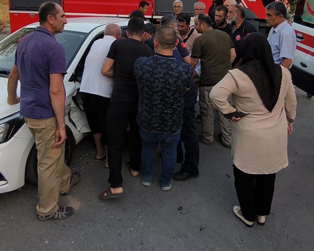 Foto - Malatya'da iki otomobilin karıştığı kaza