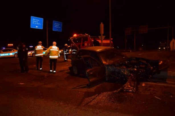 Foto - Malatya'da TIR otomobili biçti