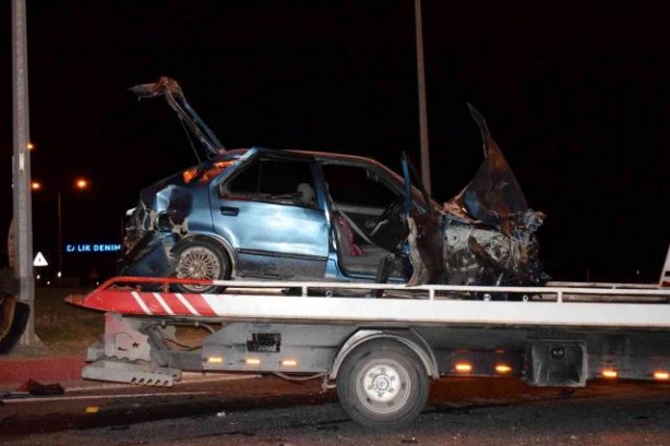 Foto - Malatya'da TIR otomobili biçti