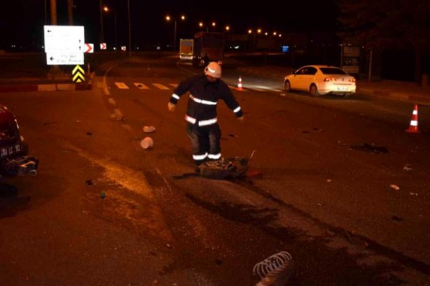 Foto - Malatya'da TIR otomobili biçti
