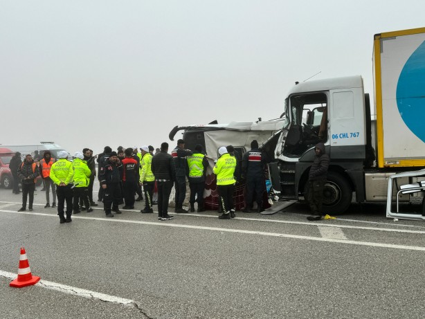 Foto - Malatya'da yolcu otobüsü devrildi: Ölü ve yaralılar var!