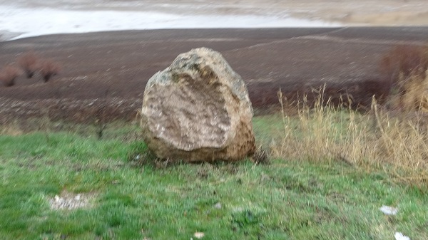 Malatya'da yürekler ağızlara geldi! Dev kayalar yollara düştü