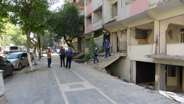 Foto - Malatya'daki ağır hasarlı binada korkunç kaza!