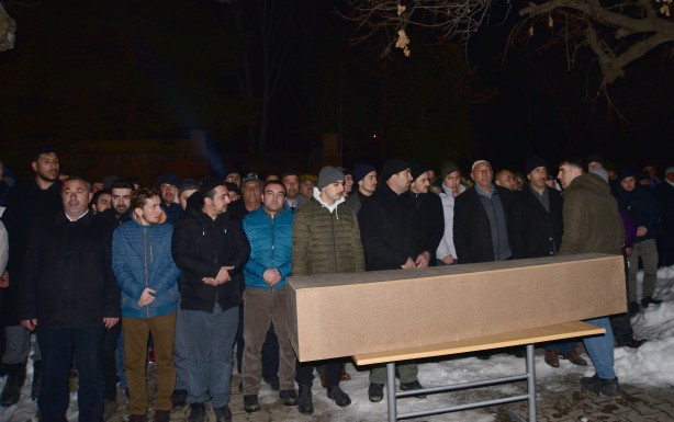 Foto - Malatya'daki son depremde enkazda kalarak hayatını kaybeden genç toprağa verildi