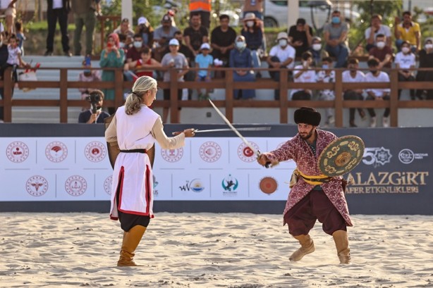Foto - Malazgirt Zaferi Ahlat'ta böyle kutlandı