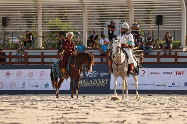 Foto - Malazgirt Zaferi Ahlat'ta böyle kutlandı