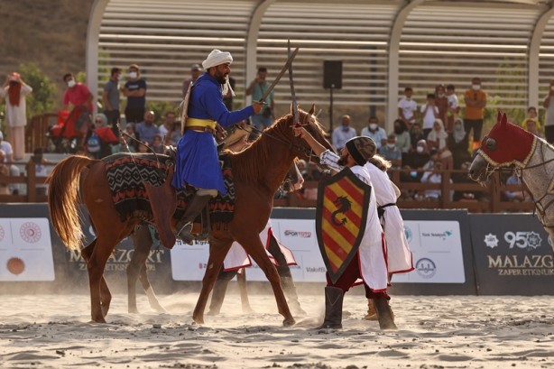 Foto - Malazgirt Zaferi Ahlat'ta böyle kutlandı