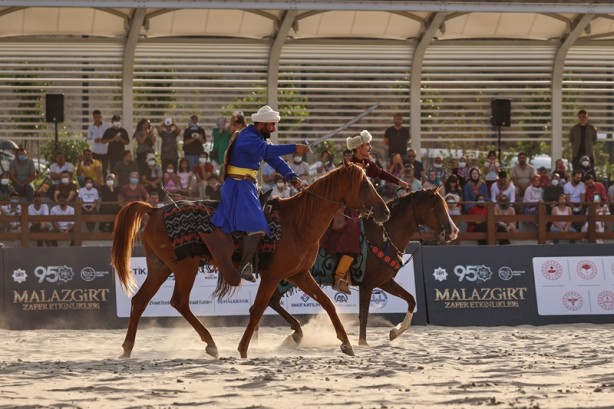Foto - Malazgirt Zaferi Ahlat'ta böyle kutlandı