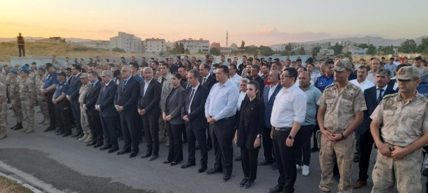 Foto - Malazgirt'te şehit Binbaşı Arslan Kulaksız, şehadetinin 7. yılında anıldı