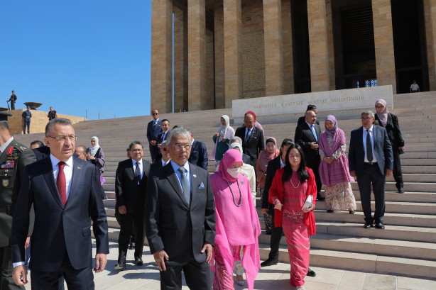 Foto - Malezya Kralı Sultan Abdullah Şah, Anıtkabir'i ziyaret etti