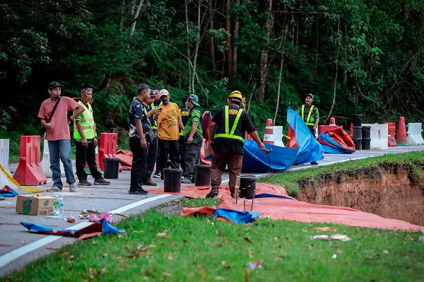 Foto - Malezya’da toprak kayması can aldı
