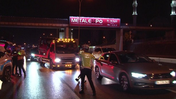 Foto - Maltepe’de zincirleme kaza! 6 araç birbirine girdi