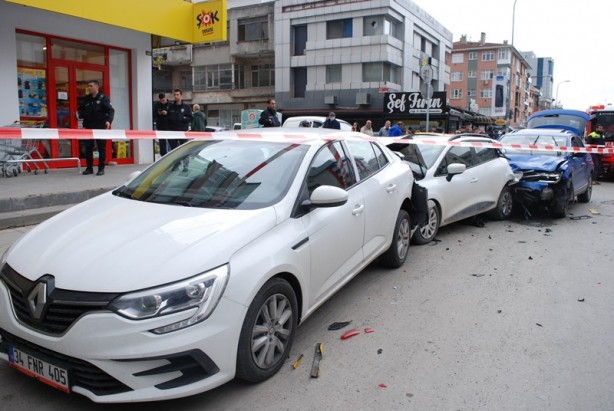 Foto - Maltepe'de zincirleme trafik kazası