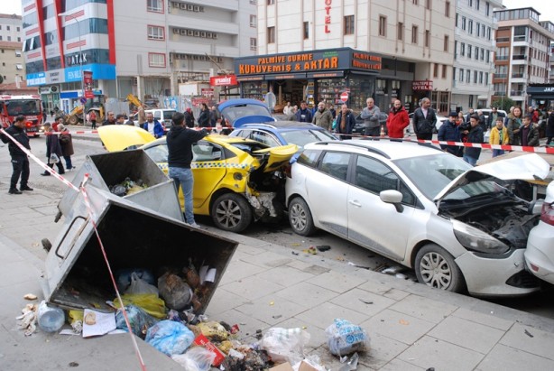 Foto - Maltepe'de zincirleme trafik kazası