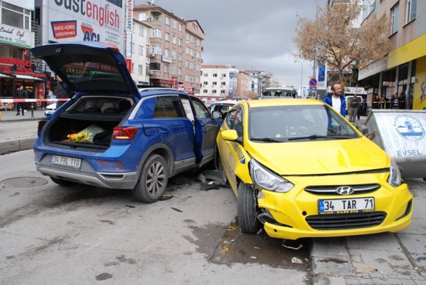 Foto - Maltepe'de zincirleme trafik kazası