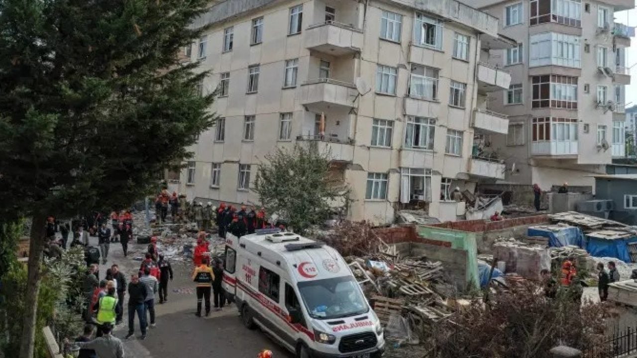 Foto - Maltepe’deki çöken binadan kurtarılanlar konuştu: Binamız çatlaktı, çatır çatır sesler duyuluyordu