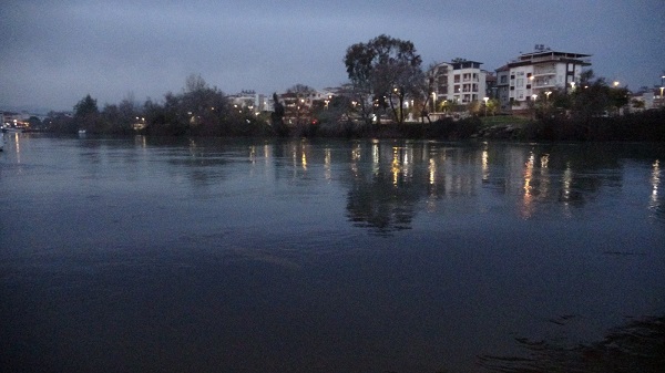 Foto - Manavgat Irmağı siyaha büründü