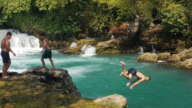 Foto - Manavgat Şelalesi'nde tehlikeli serinlik