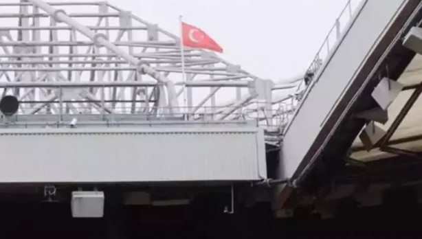 Foto - Manchester United Old Traffor'da göndere Türk bayrağı çekti