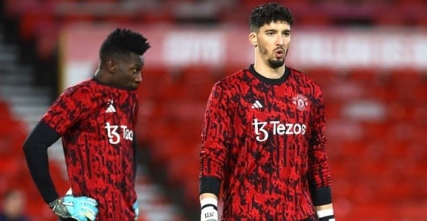 Foto - Manchester United Old Traffor'da göndere Türk bayrağı çekti