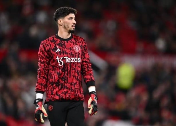 Foto - Manchester United Old Traffor'da göndere Türk bayrağı çekti