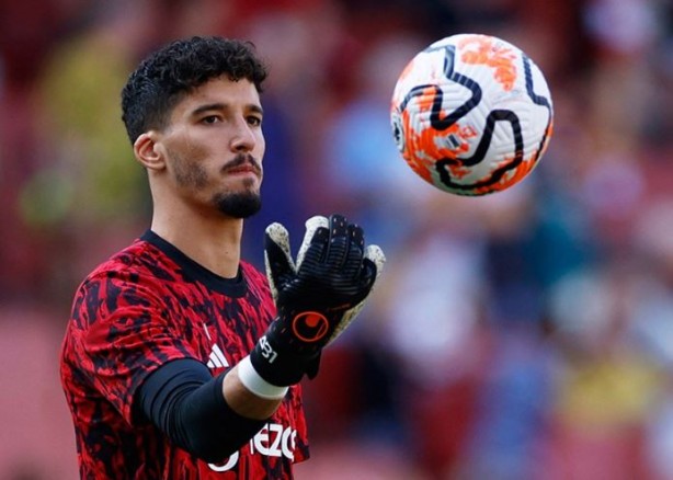 Manchester United Old Traffor'da göndere Türk bayrağı çekti