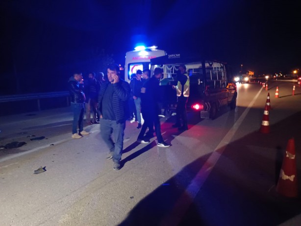 Foto - Manevra yapan otomobil vinç ile birbirine girdi