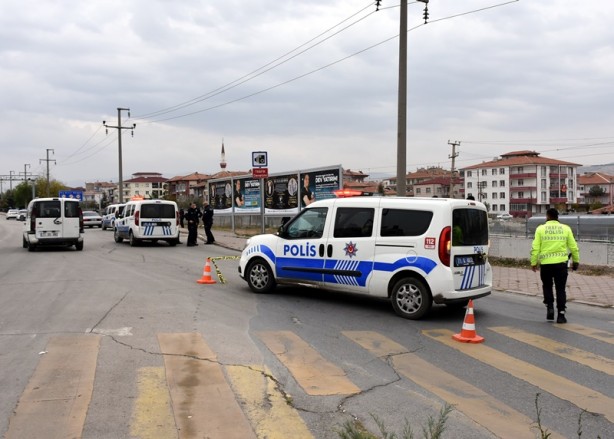 Manevra yapan tırın dorsesinin çarptığı yaya hayatını kaybetti