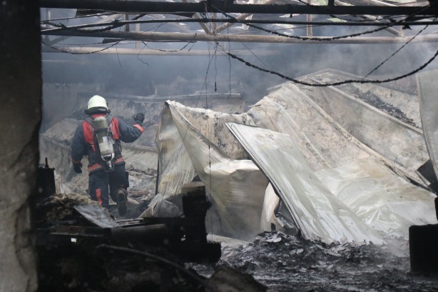 Foto - Mangal kömürü üretim tesisi alev alev yandı