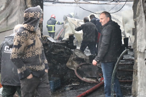 Foto - Mangal kömürü üretim tesisi alev alev yandı
