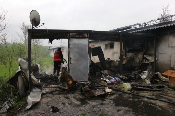 Foto - Mangal kömürü üretim tesisi alev alev yandı