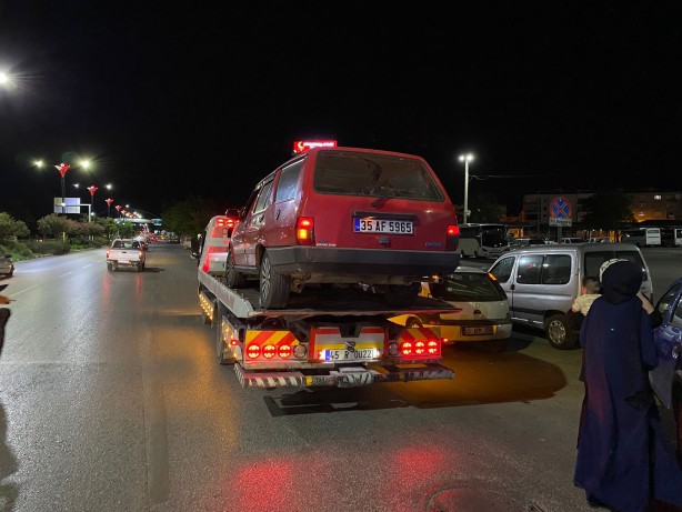 Foto - Manisa'da 4 araçlı zincirleme trafik kazası