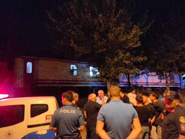 Foto - Manisa'da yolcu treni 2 kişiye çarptı
