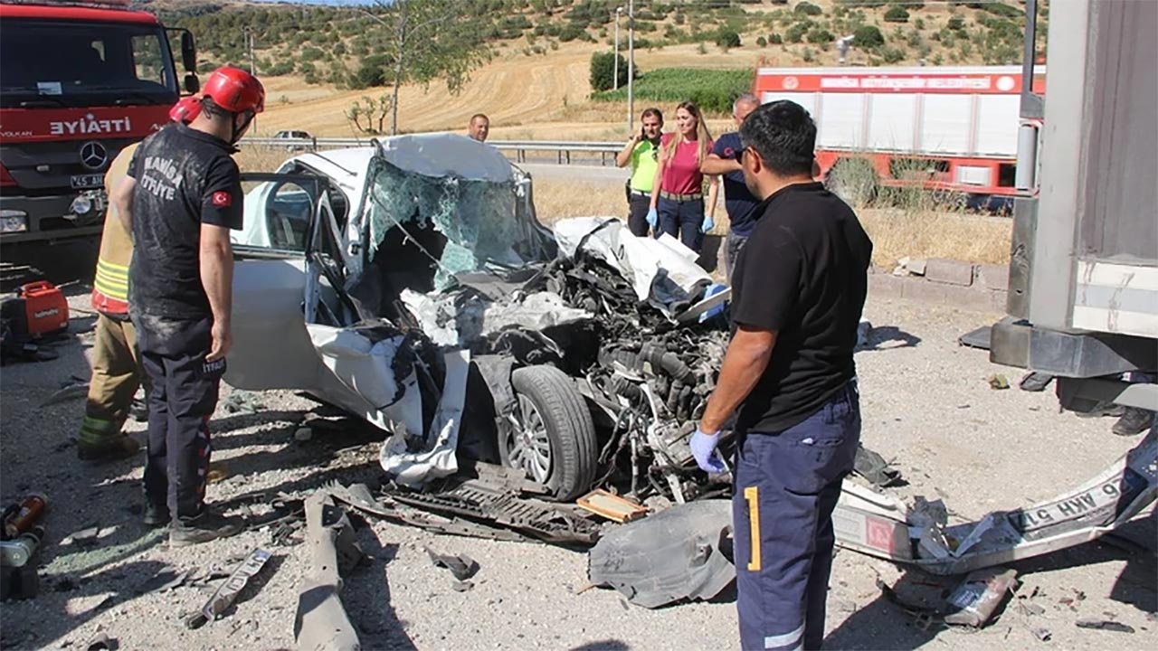Foto - Manisa’da yürek yakan kaza! Baba ve 3 çocuğu hayatını kaybetti