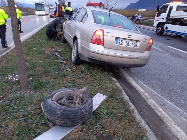 Foto - Manisa'da yürekler ağza geldi! 1'i polis 2 kişi yaralandı