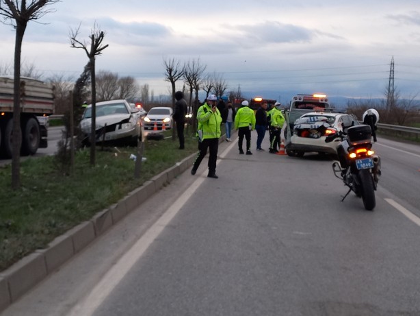 Foto - Manisa'da yürekler ağza geldi! 1'i polis 2 kişi yaralandı