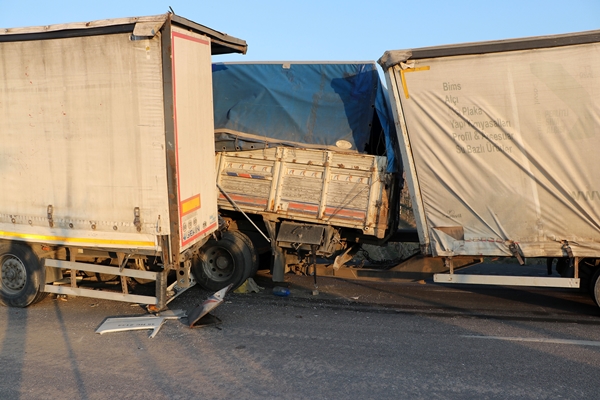 Foto - Manisa'da zincirleme kaza: Yaralılar var