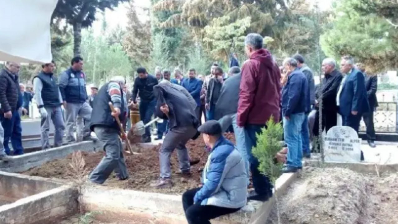 Foto - Manisa’daki feci kazada can veren 11 kişi defnedildi: Bursa ve Konya’da hüzünlü, dualı veda