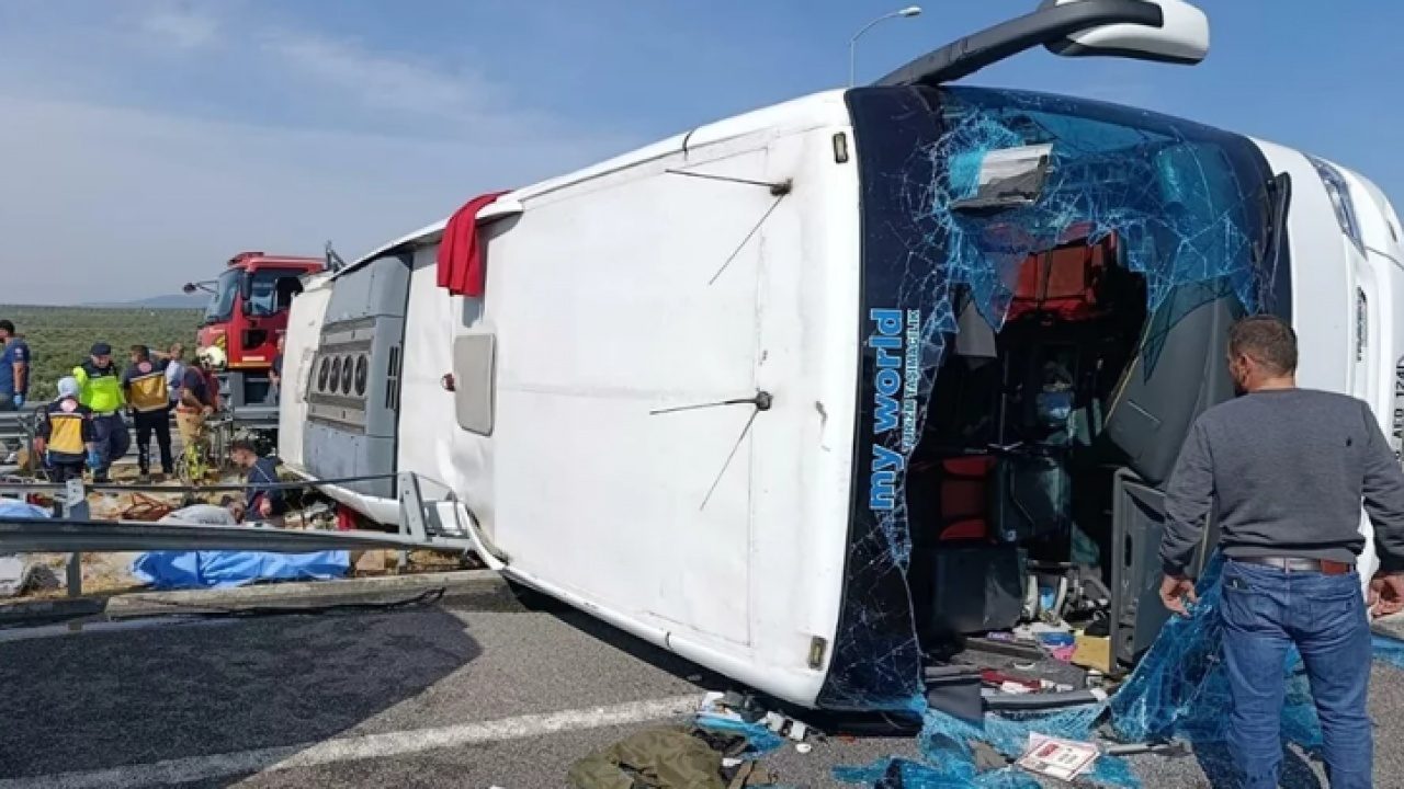 Foto - Manisa’daki feci kazada can veren 11 kişi defnedildi: Bursa ve Konya’da hüzünlü, dualı veda